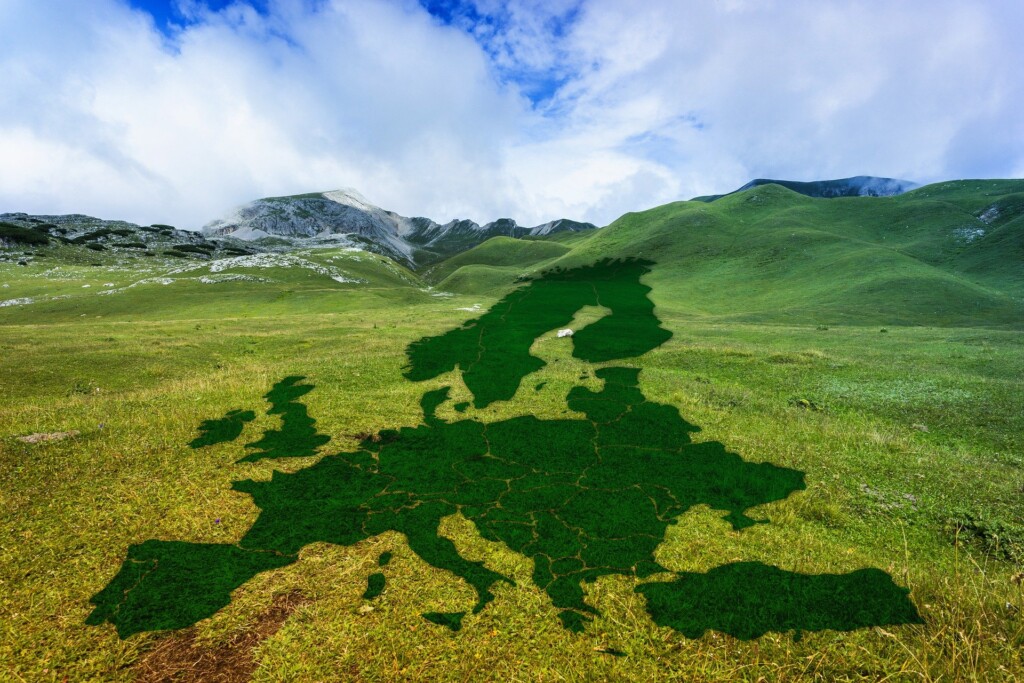 Obrázek louky s mapu Evropy
